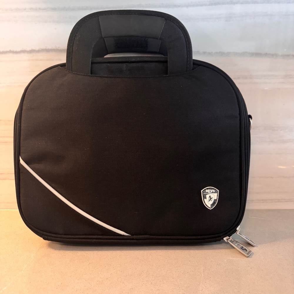 Heys Tablet Case/Bag Retractible Handles for i pad, Samsung LightWeight